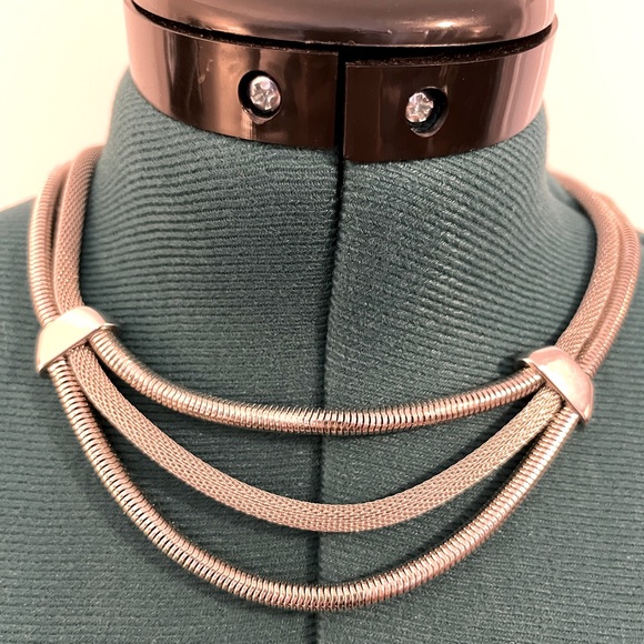 💎 Anne Klein Silvertone Necklace - Picture 1 of 4